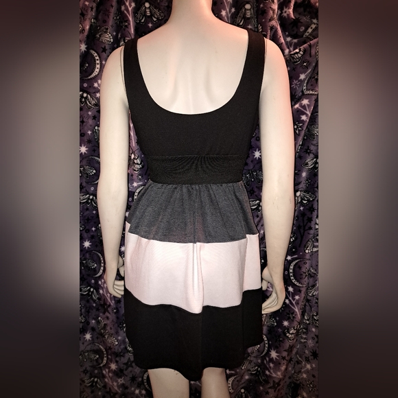 Color Block Dress - Picture 2 of 7